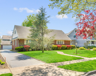 508 Crescent Parkway - Photo Thumbnail 2