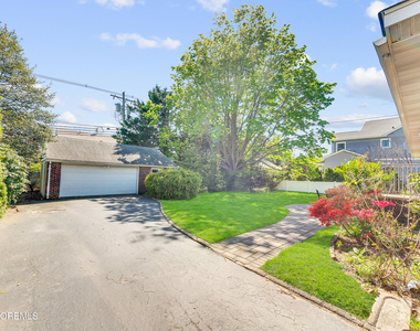 508 Crescent Parkway - Photo Thumbnail 6