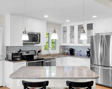 508 Crescent Parkway - Photo Thumbnail 10