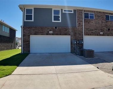2944 Baneberry Lane - Photo Thumbnail 3