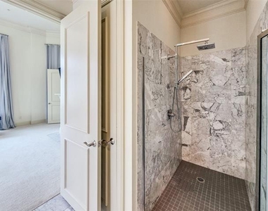 3535 Gillespie Street - Photo Thumbnail 6