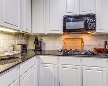 3535 Gillespie Street - Photo Thumbnail 12