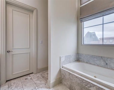3535 Gillespie Street - Photo Thumbnail 7