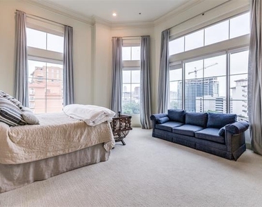 3535 Gillespie Street - Photo Thumbnail 4