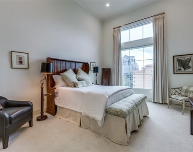 3535 Gillespie Street - Photo Thumbnail 15