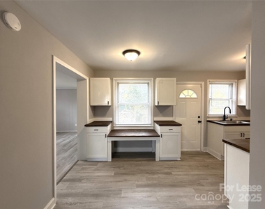 1142 Mona Drive - Photo Thumbnail 6