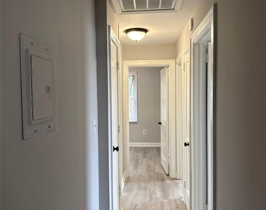 1142 Mona Drive - Photo Thumbnail 8