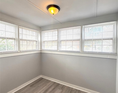 1142 Mona Drive - Photo Thumbnail 2
