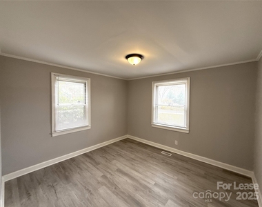 1142 Mona Drive - Photo Thumbnail 9