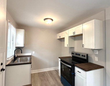 1142 Mona Drive - Photo Thumbnail 5
