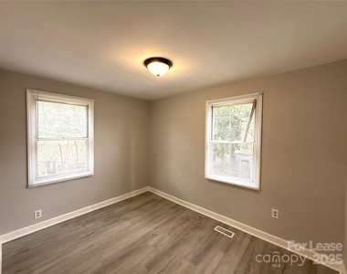 1142 Mona Drive - Photo Thumbnail 12
