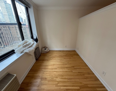 1570 First ave - Photo Thumbnail 7