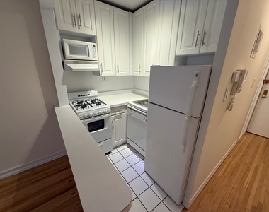 1570 First ave - Photo Thumbnail 1