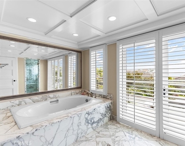 322 Emerald Bay - Photo Thumbnail 15