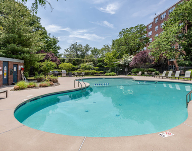 205 Walden St - Photo Thumbnail 7