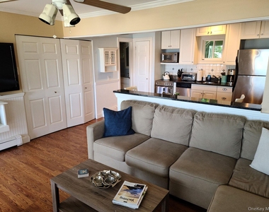 62 Canoe Place Road - Photo Thumbnail 15