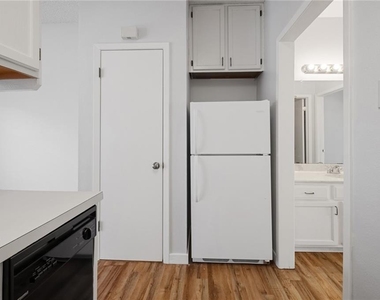 2210 Pearl St - Photo Thumbnail 6