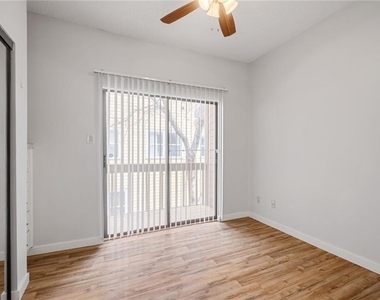 2210 Pearl St - Photo Thumbnail 9