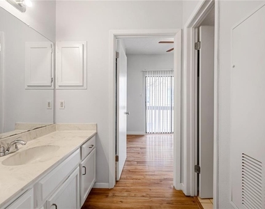 2210 Pearl St - Photo Thumbnail 7