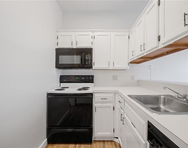 2210 Pearl St - Photo Thumbnail 4