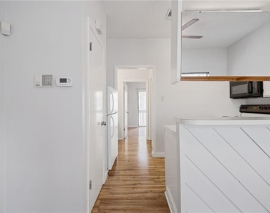 2210 Pearl St - Photo Thumbnail 3