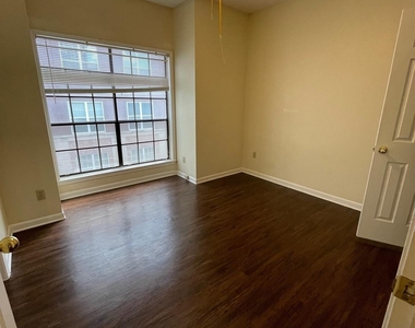 715 W 22 1/2 St - Photo Thumbnail 12