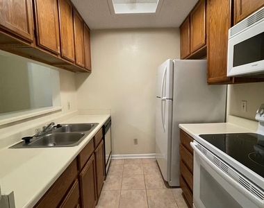715 W 22 1/2 St - Photo Thumbnail 7
