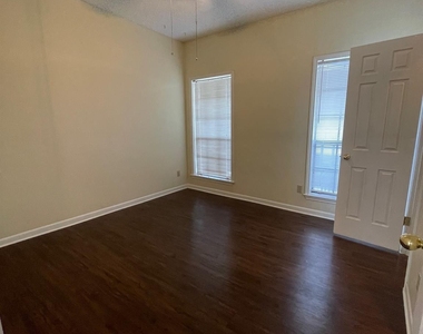 715 W 22 1/2 St - Photo Thumbnail 14