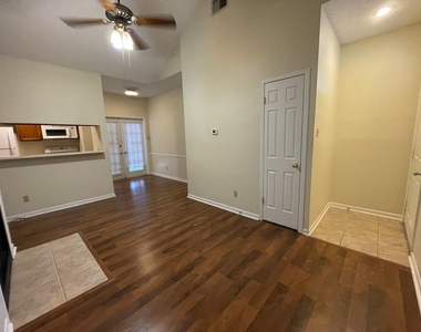 715 W 22 1/2 St - Photo Thumbnail 4