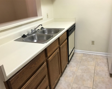 715 W 22 1/2 St - Photo Thumbnail 9