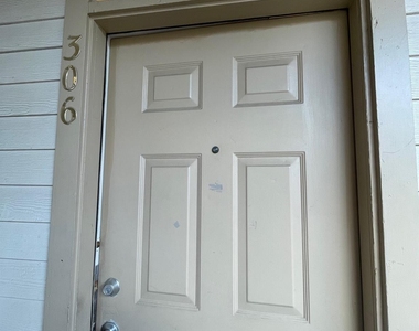 715 W 22 1/2 St - Photo Thumbnail 2