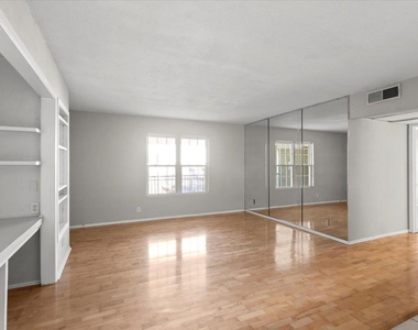 910 Duncan Ln - Photo Thumbnail 3