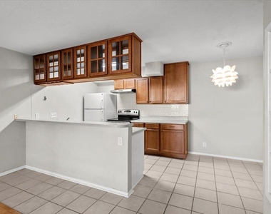 910 Duncan Ln - Photo Thumbnail 5