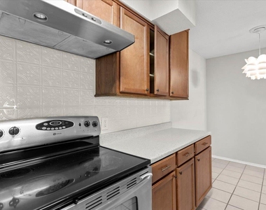 910 Duncan Ln - Photo Thumbnail 11
