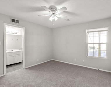 910 Duncan Ln - Photo Thumbnail 15