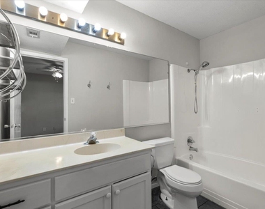 910 Duncan Ln - Photo Thumbnail 18