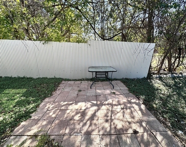 103 Yucca Dr - Photo Thumbnail 7