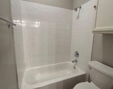 2814 Nueces St - Photo Thumbnail 6