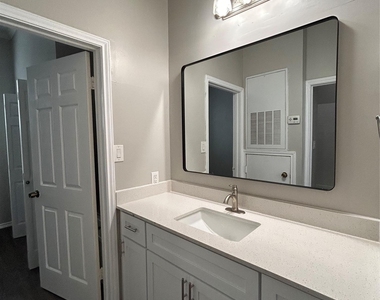 2814 Nueces St - Photo Thumbnail 5