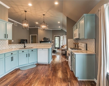 403 Rosedale Blvd - Photo Thumbnail 6