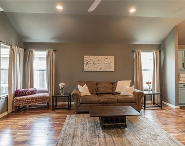 403 Rosedale Blvd - Photo Thumbnail 5
