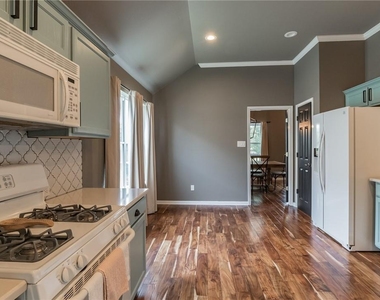 403 Rosedale Blvd - Photo Thumbnail 9