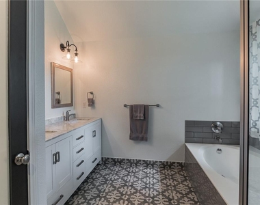 403 Rosedale Blvd - Photo Thumbnail 18