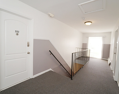 337 N Carter Street - Photo Thumbnail 1