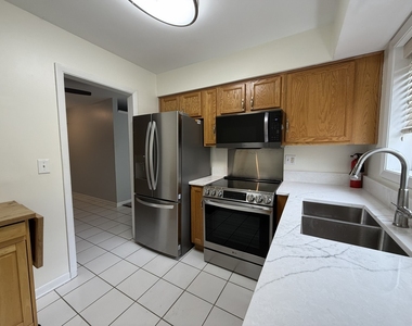 337 N Carter Street - Photo Thumbnail 5