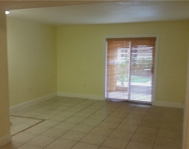 3421 Winkler Avenue - Photo Thumbnail 11