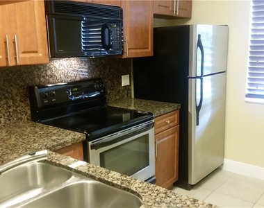 3421 Winkler Avenue - Photo Thumbnail 10