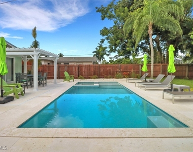 751 100th Avenue N - Photo Thumbnail 9