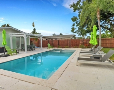 751 100th Avenue N - Photo Thumbnail 7