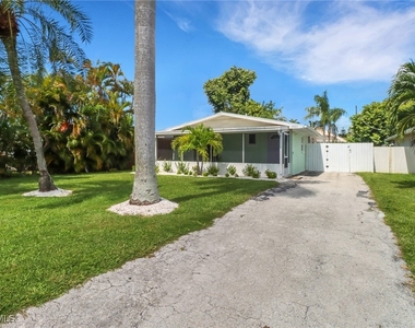 751 100th Avenue N - Photo Thumbnail 3